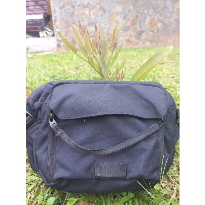 Tas Pinggang Selempang Outdoor Pria dan Wanita Black Label