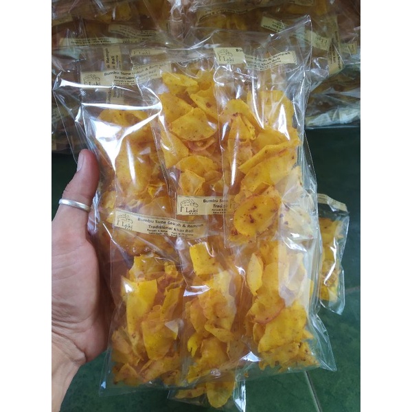 

cek harga grosir lebih murah banget, 1 pac isi 12 pcs keripik singkong bumbu sune cekuh traditional khas bali, oleh oleh bali, camilan khas, murah, home made, untuk hajatan, hadiah, reseller, jajan bali, kemasan kecil, kemasan seribuan, acara, pesta