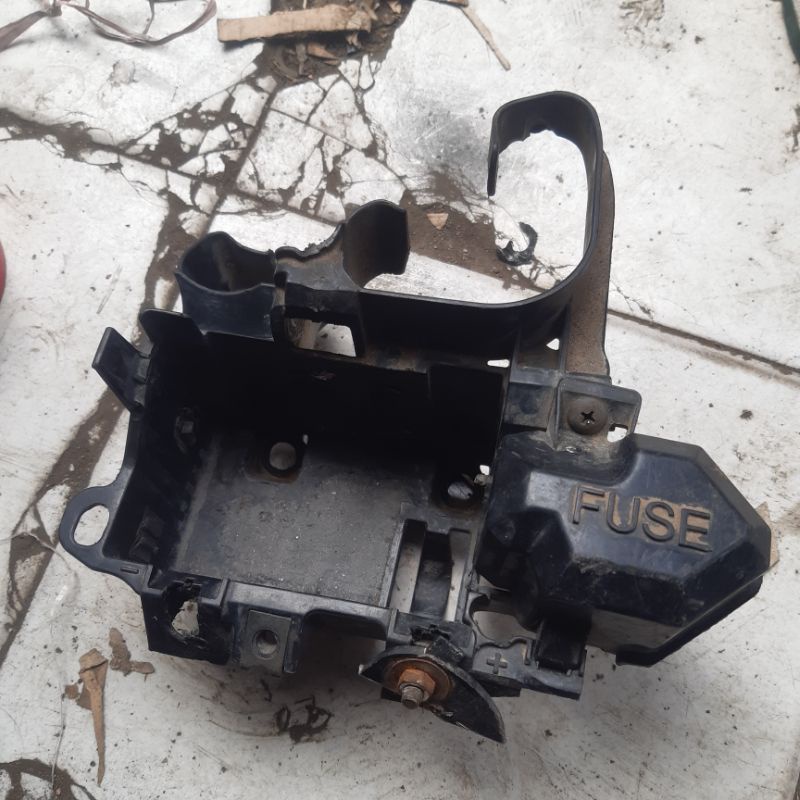 cover aki/dudukan aki xeon karbu (ORIGINAL)