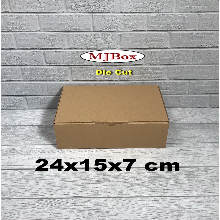 

Kardus Uk. 24x15x7 cm....Die Cut