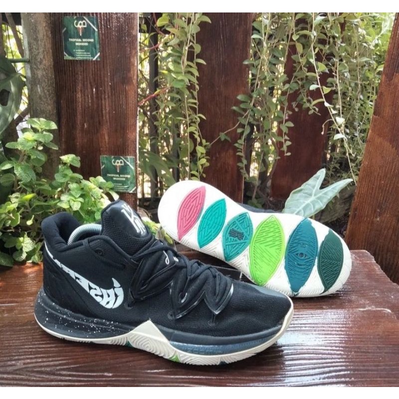 Nike Kyrie 5 Black Magic