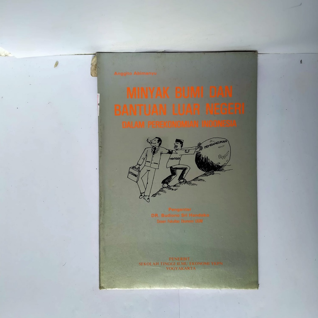 MINYAK BUMI DAN BANTUAN LUAR NEGERI DALAM PEREKONOMIAN INDONESIA ANGGITO ABIMANYU BUKU ORIGINAL BUKU