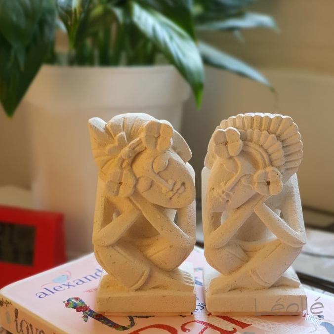 

Satu set patung white stone dekorasi Bali 10 cm / DAISJG10