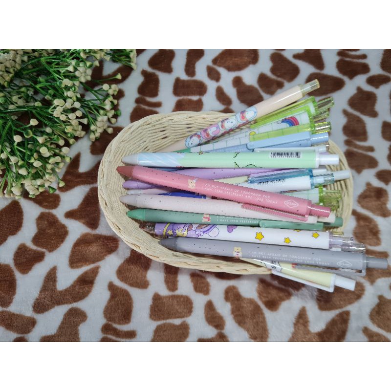 

Pen Click Motif Lucu