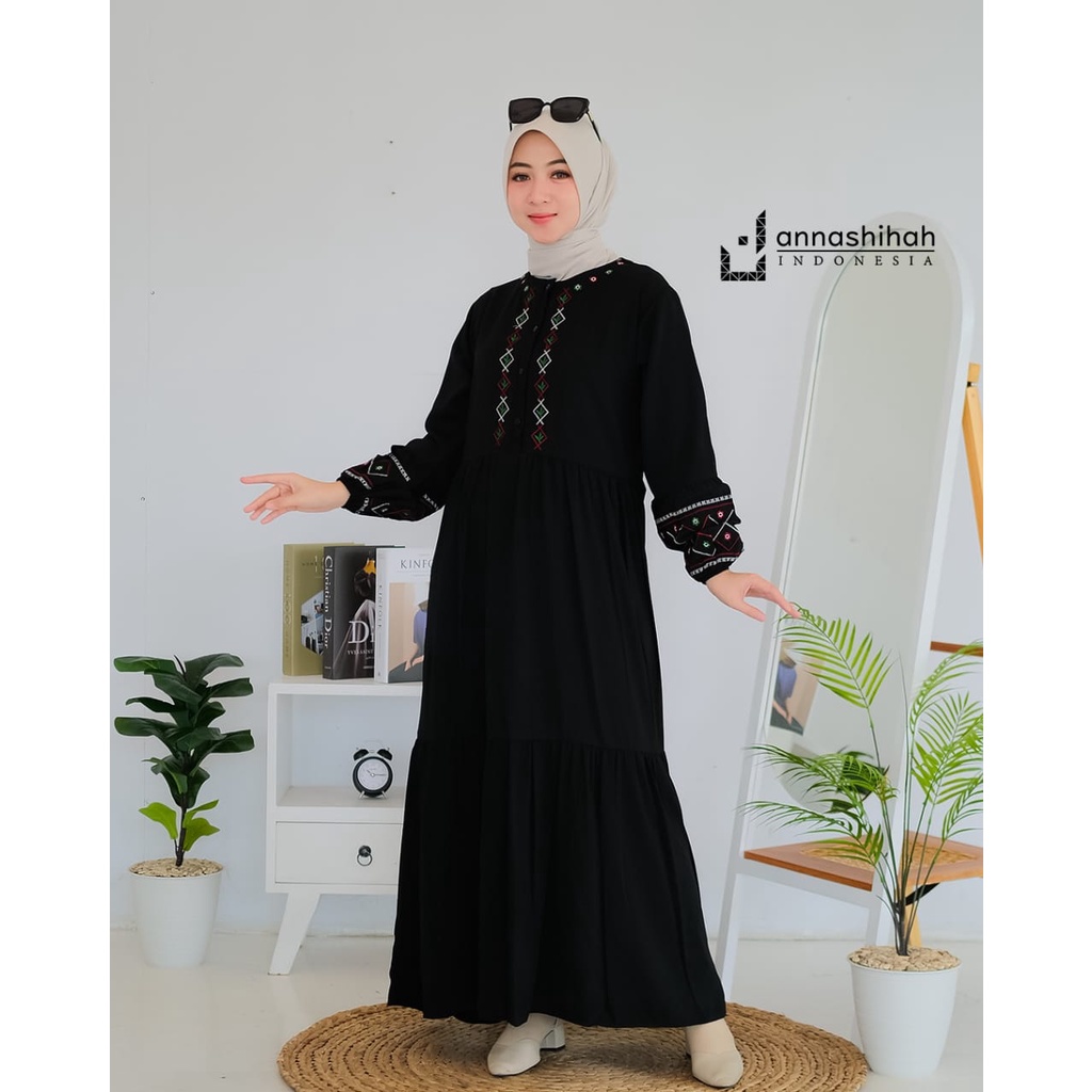 Gamis bordir queen yoomi annasihah label dress bordil timbul model rempel flowly yoris fluid exclusive desaign