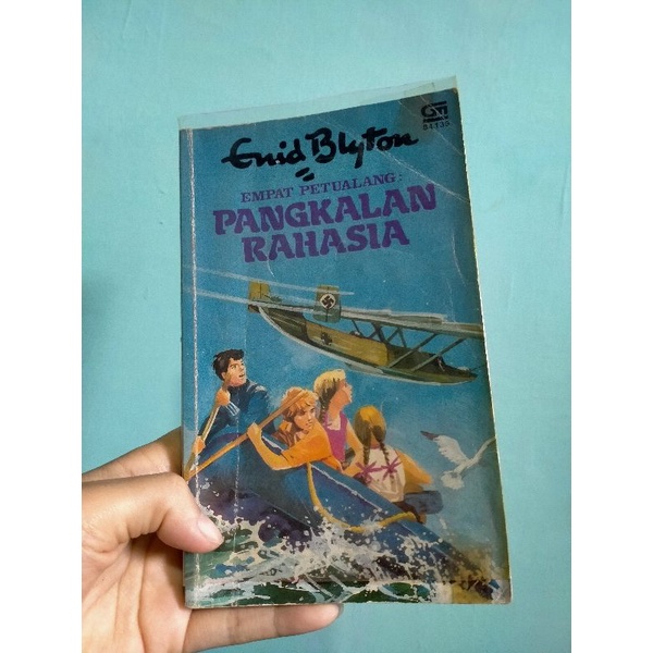 ENID BLYTON EMPAT SERANGKAI PANGKALAN RAHASIA