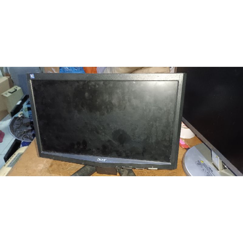 Monitor lcd accer 16 in x163 rusak