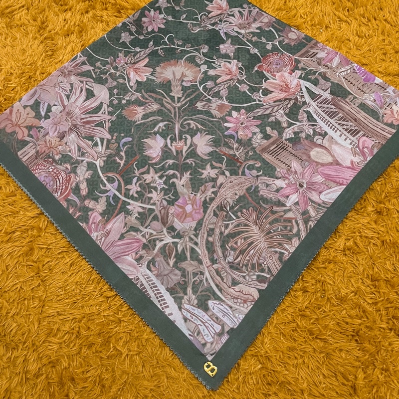 BUTTONSCARVES DUBAI SERIES JADE PRELOVED