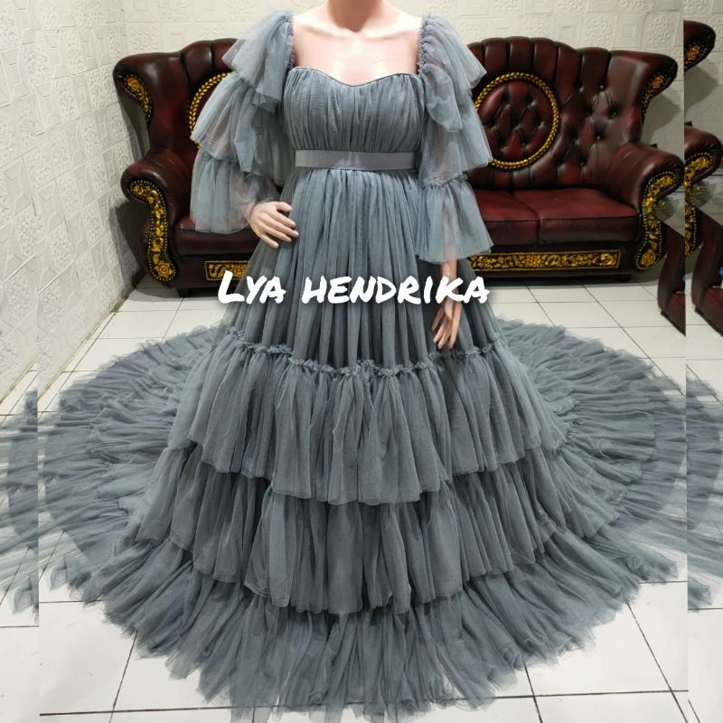 Gaun maternity tule susun ekor