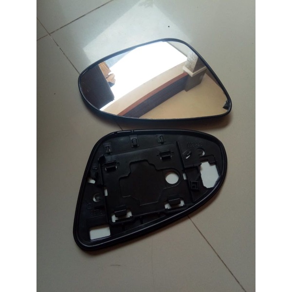 kaca spion calya,sigra kanan.