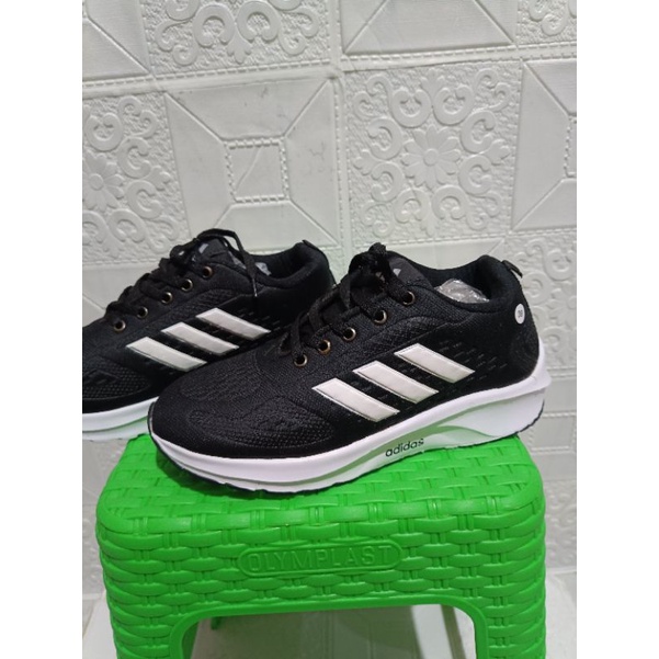 SEPATU SEKOLAH/SEPATU REMAJA HITAM PUTIH SIZE 36-40