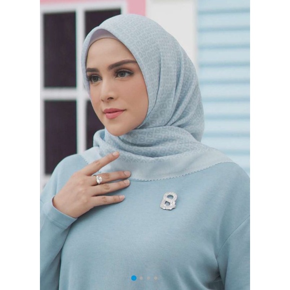 SALE The Tapis Voal Square Buttonscarves