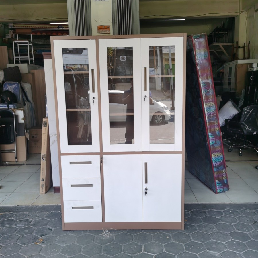 lemari arsip besi 3 pintu berlaci