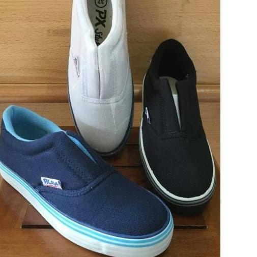 Sepatu Kanvas PX Style 128 - Hitam