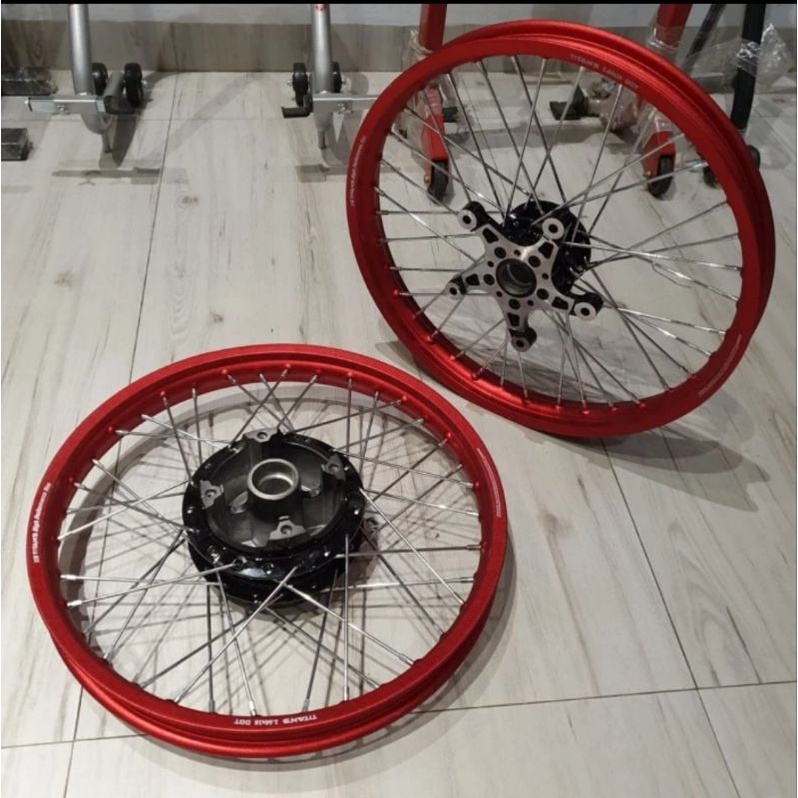 Paketan Velg Alloy Merk Titans Ukuran 18 140dan 18 160
Warna Merah Exel
Trml CB150