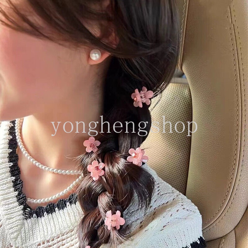 2pcs / set Jepit Rambut Bentuk Bunga Mini Aksen Mutiara Dan Berlian Imitasi Untuk Wanita