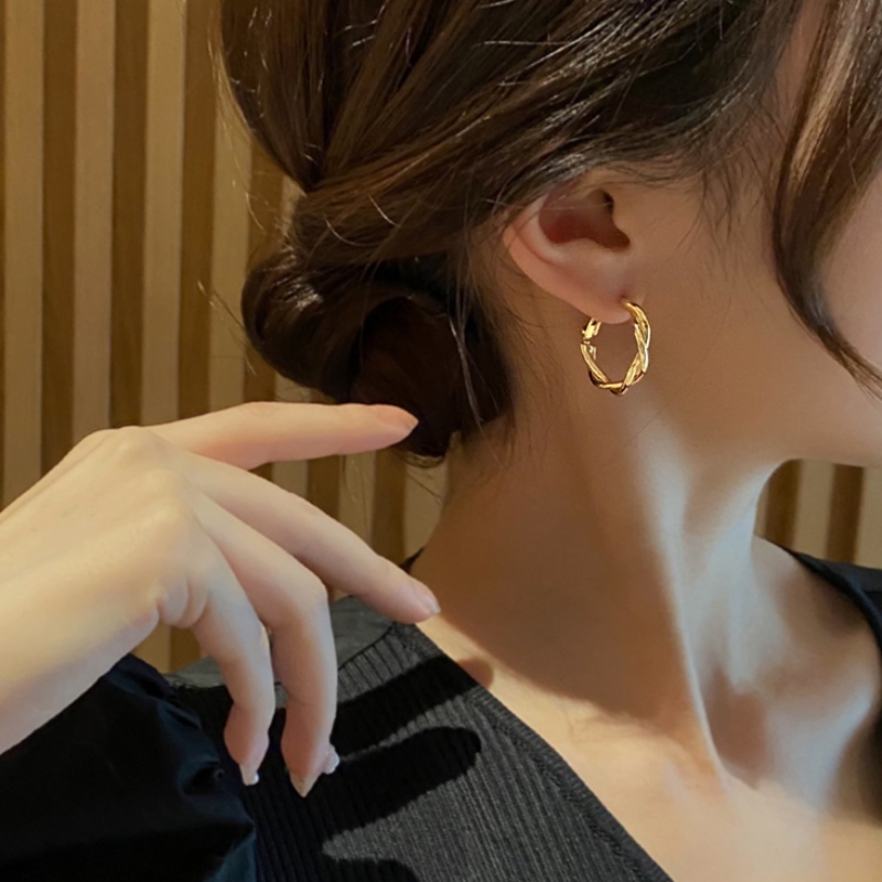 Papaozhu Korea Glossy Emas Memutar Anting Hoop Untuk Wanita Gadis Chic Putaran Statement Earring Engagement Pesta Perhiasan Hadiah