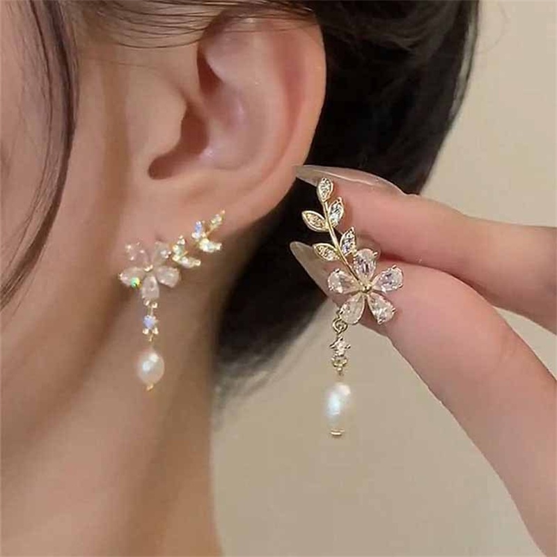 Anting Tusuk Gantung Desain Bunga Hias Zircon + Berlian Gaya Korea Untuk Wanita