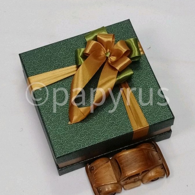 

PAPYRUS Sandwich 20x20 Tinggi 8cm Kotak Kado Gift Box