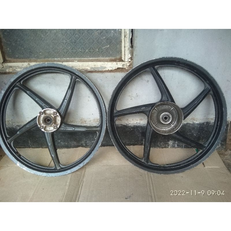 velg racing Supra x 125 lama cw.rcing pnp karisma,Revo lama,Supra fit new.barang second original lep