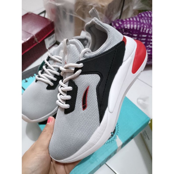 KIDS 31 Payless big sale LA Gear solace