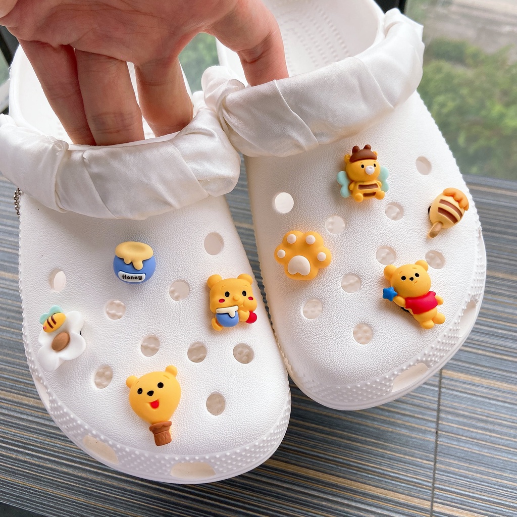 8pcs Liontin Sepatu Desain Winnie The Pooh Jibbitz Crocs | Jibbitz Gantungan Sepatu Bentuk Crocs