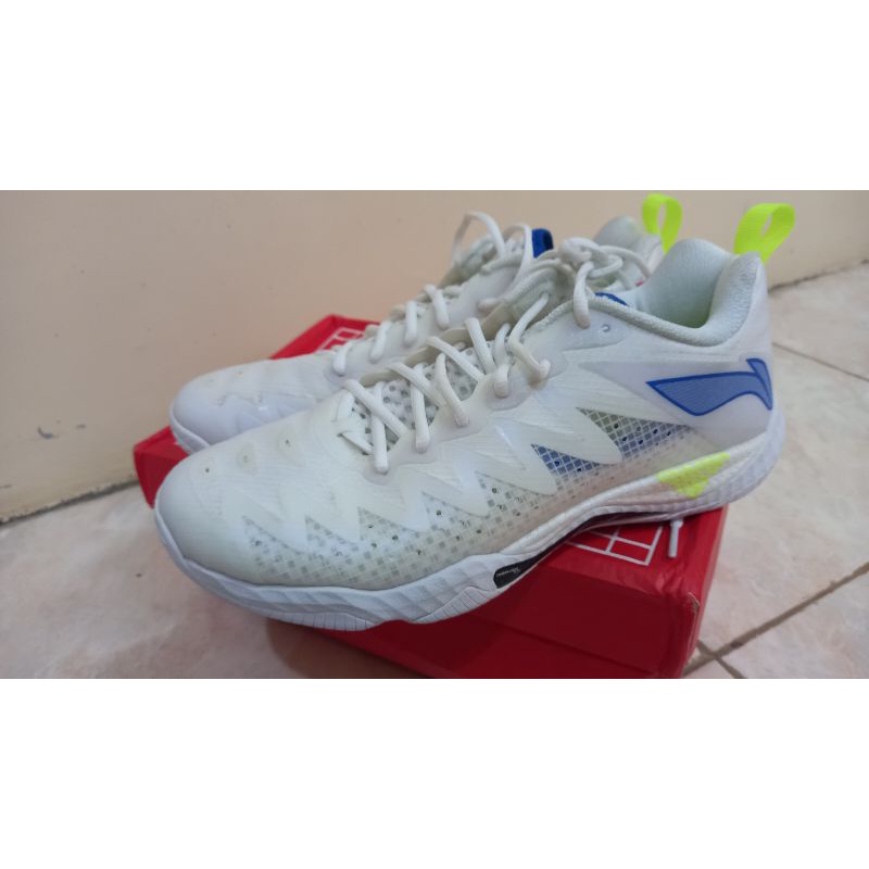 Sepatu badminton lining gyrfalcon V uk 43⅔ nt yonex victor