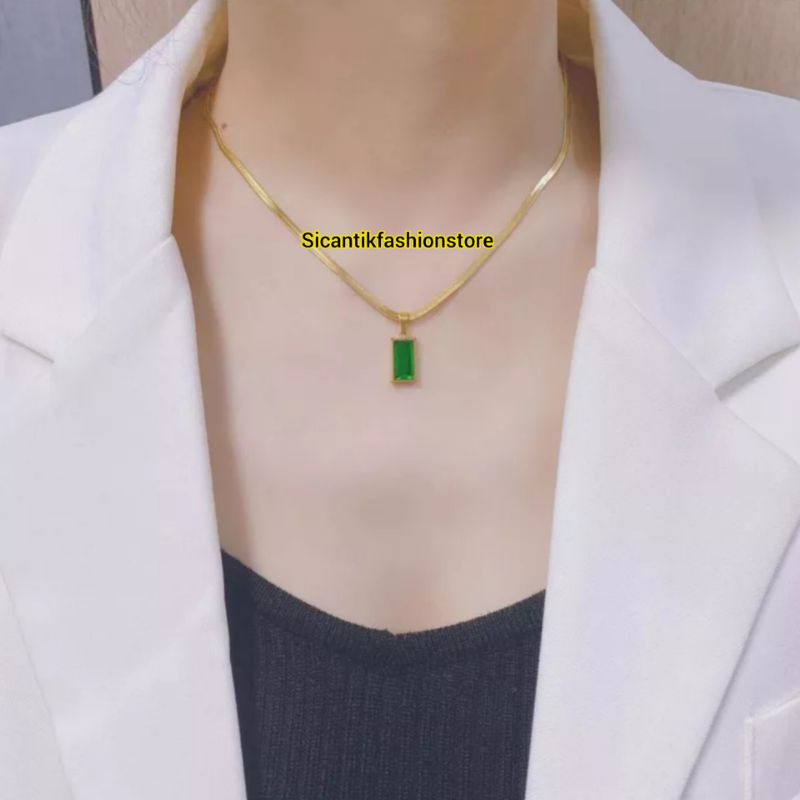 KALUNG TITANIUM WANITA PIPIH LIONTIN BATU HIJAU TRENDING ASLI TITANIUM ANTI KARAT SELAMANYA KALUNG WANITA KOREA VIRAL PERHIASAN WANITA TERBARU TERLARIS ANTI KARAT SELAMANYA VINTAGE TRENDING LAPIS EMAS 18K PERHIASAN WANITA