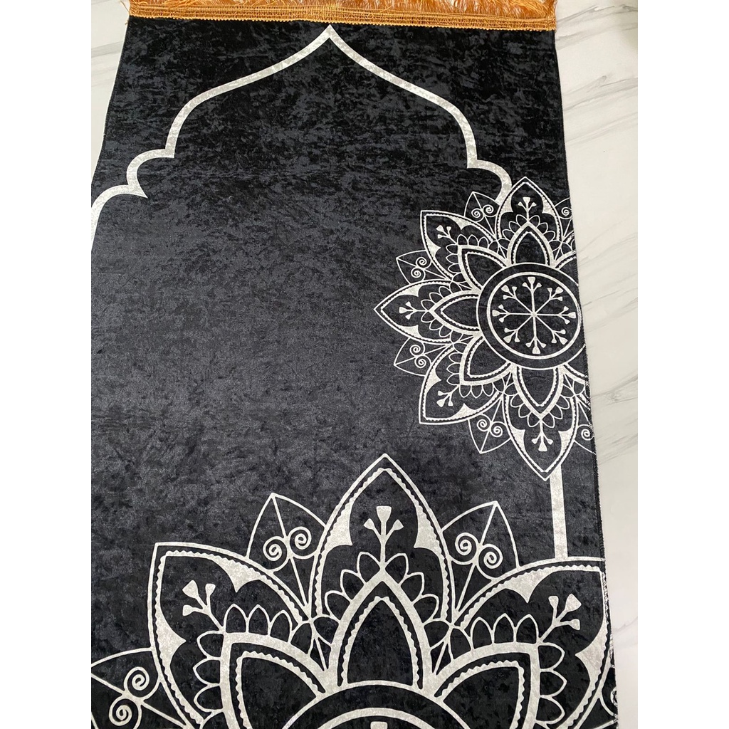 Sajadah Tebal Empuk Busa Kiswah Batik Anti Slip Premium Hitam Rumbai Gold