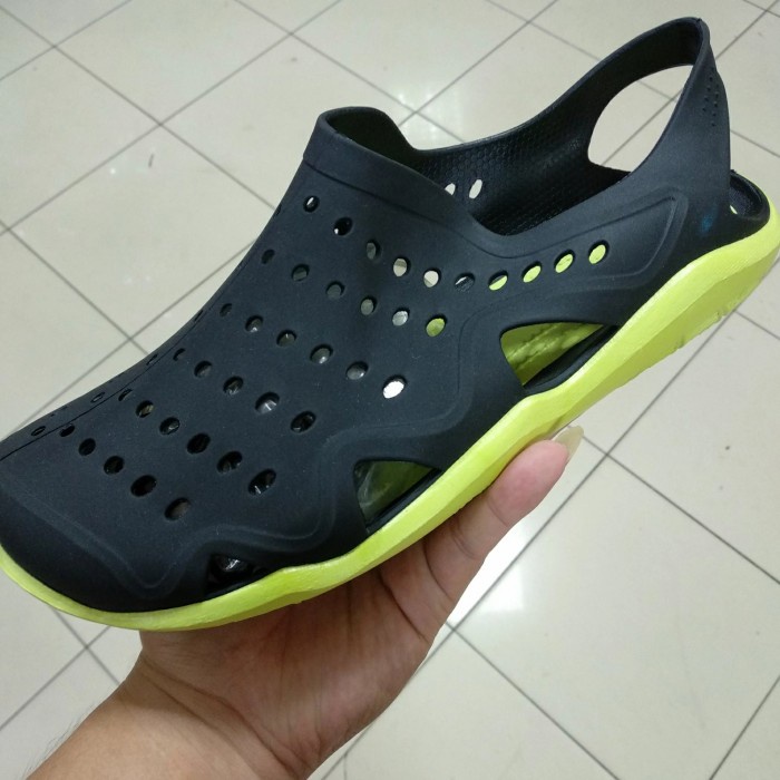 Sepatu cowok pria karet mirip crocs swiftwater wave