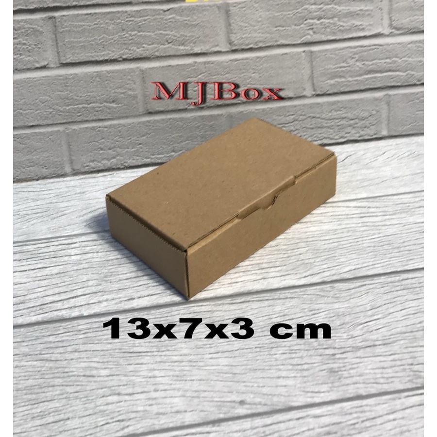 

Kardus karton uk. 13x7x3 cm...die cut box kotak Souvenir -dll