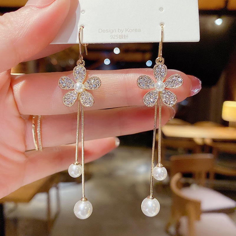 Anting Tusuk Gantung Desain Bunga Hias Zircon Gaya Simple Tipis Untuk Wanita