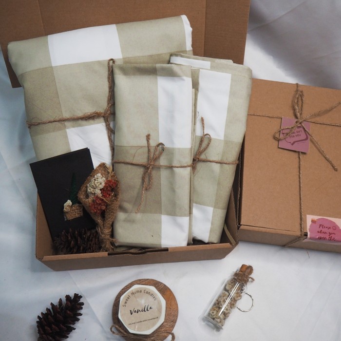 

(COD) Kado Pernikahan / Hampers Wedding Giftset / Sprei - Paket F, + Card n Buket