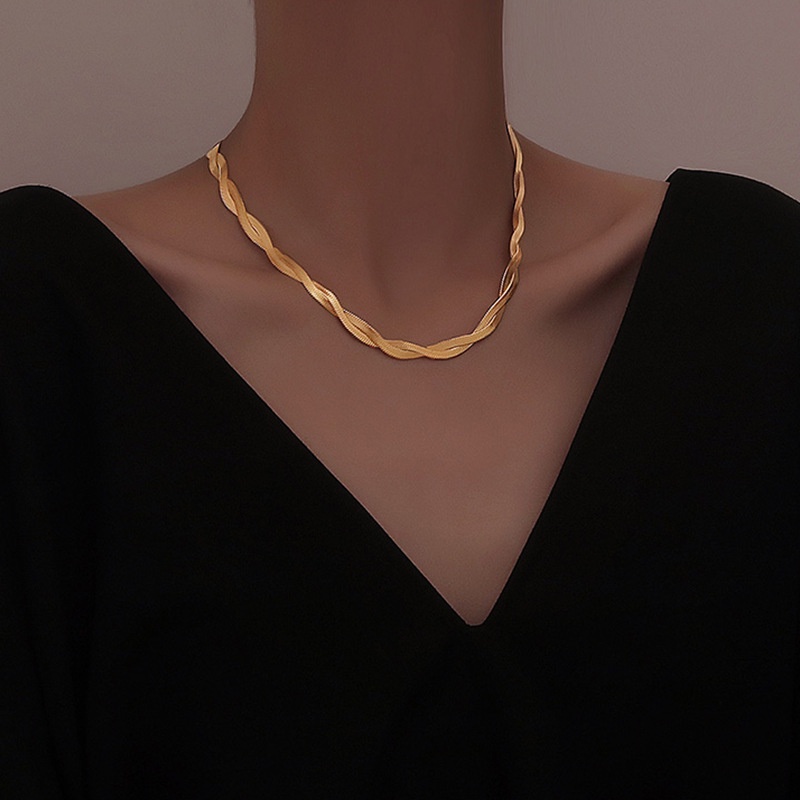 Kalung Rantai Klavikula Lapisan Ganda Model Silang Twist Gaya Elegan Untuk Wanita