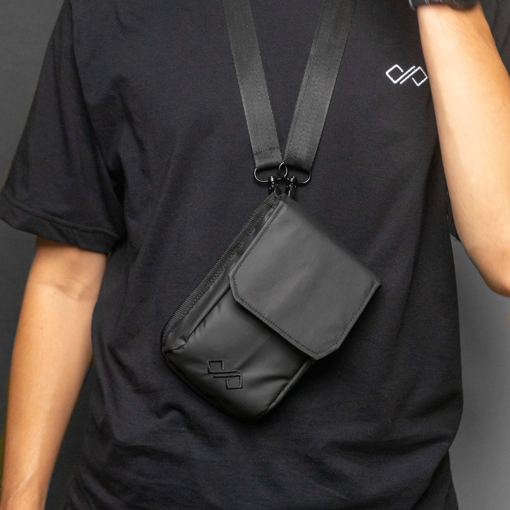 Infinit | Slingphone | tas hp pria hitam (iphone, samsung, android) smartphone multifungsi anti air