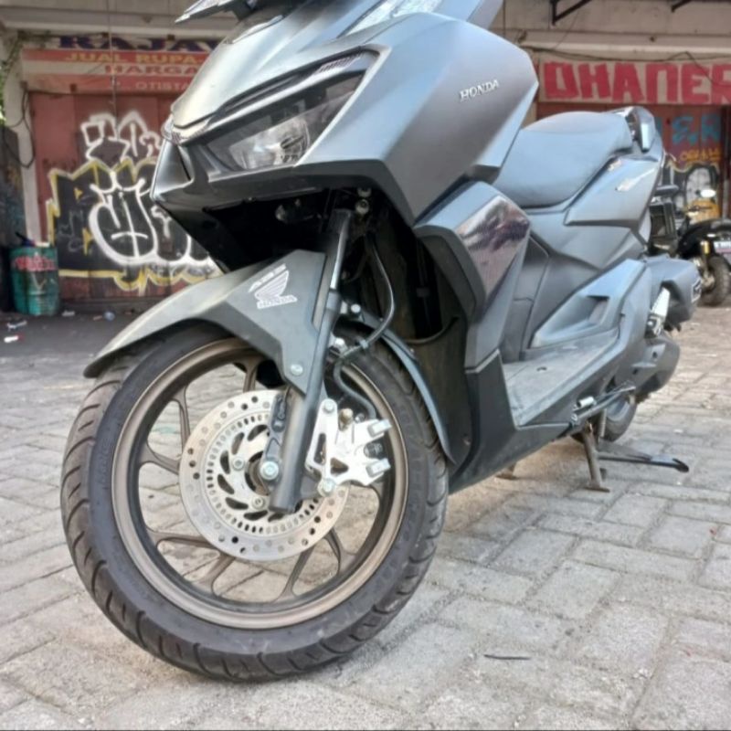 Sambungan spakbor depan VARIO 160 PNP