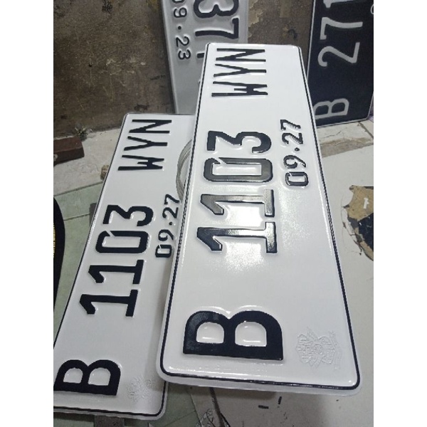 plat mobil putih Font BARU 2023 (sepasang)