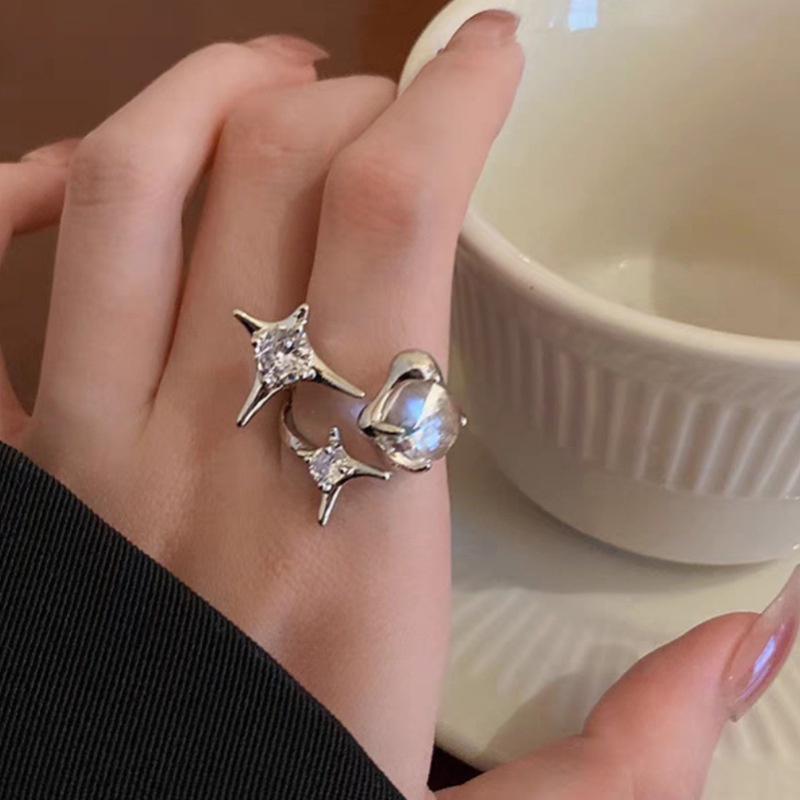 Cincin Silver Bentuk Bintang Asimetris Hias Kristal Opal Kilau Untuk Wanita