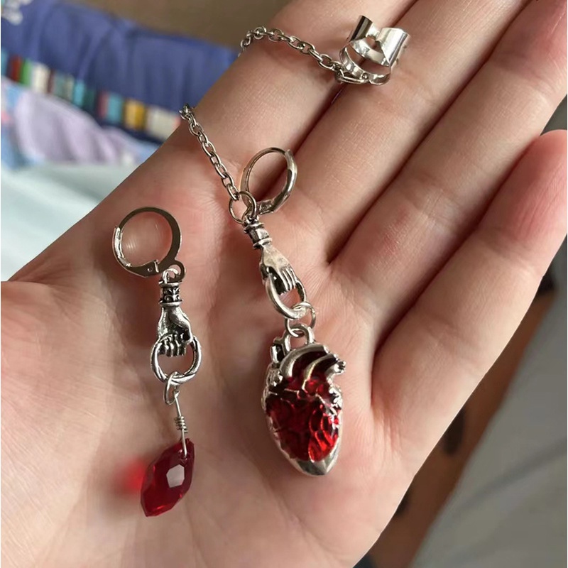 Anting Klip Bentuk Hati Warna Merah Gaya Vintage Untuk Wanita