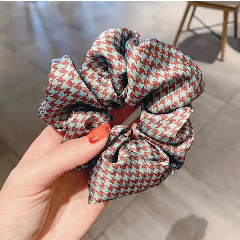 Murah Lebay S243 Ikat Rambut Korea Scrunchie Model Polkadot / Kunciran /  Ikat Rambut Aksesoris Hijab Bahan Sutra