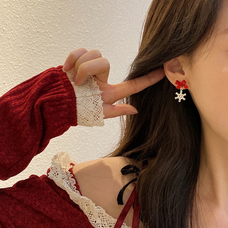 Anting Tusuk Gantung Desain Snowflake Hias Kristal / Berlian Gaya Mewah / Elegan Untuk Wanita