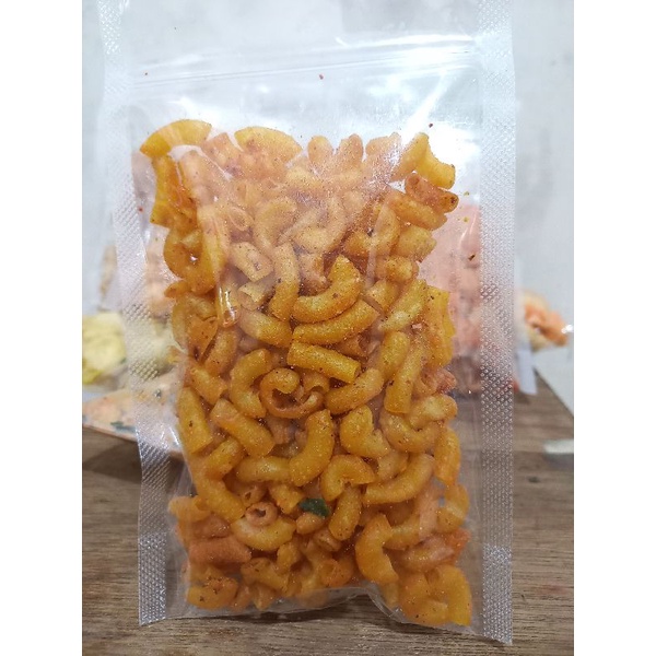

Makaroni Bantat Pedas Daun Jeruk 100 gram (100% Tidak Keras)