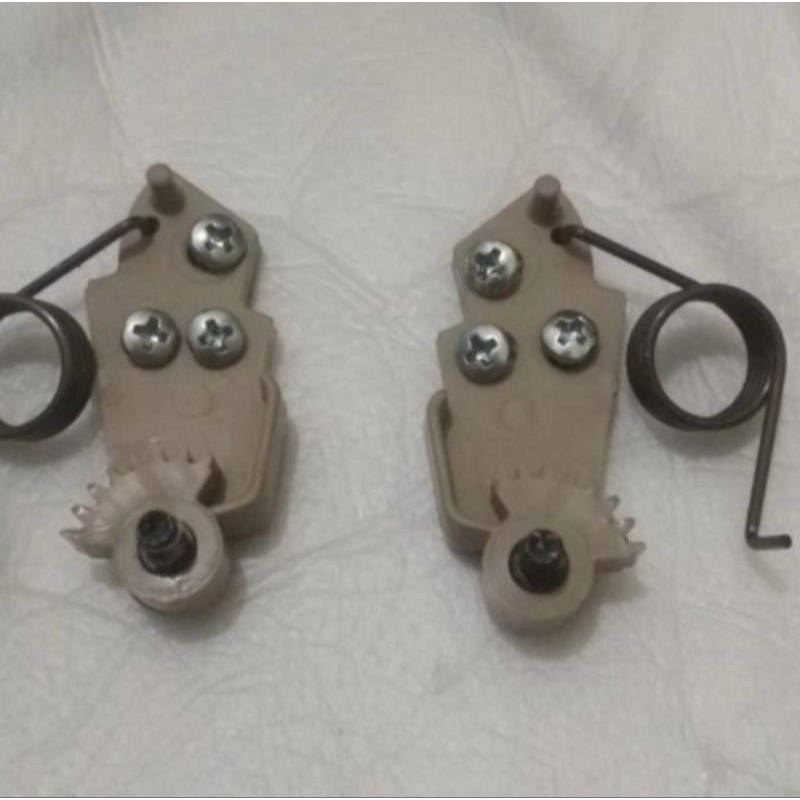 BREKET ENGSEL LACI INNOVA 2005-2014ORIGINAL