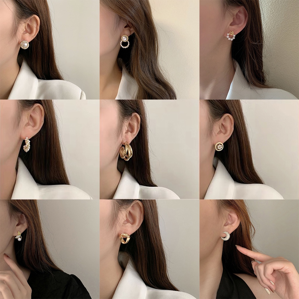 Set Anting Stud Desain Ekor Ikan Bunga Aksen Mutiara Kristal Warna Emas Untuk Wanita