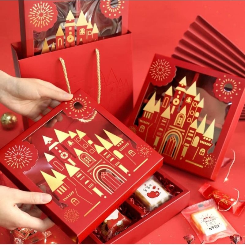 

Spark Red Box / Kotak Christmas Packaging 20x20 / Hampers Natal 2022 / Goodie Bag Merah