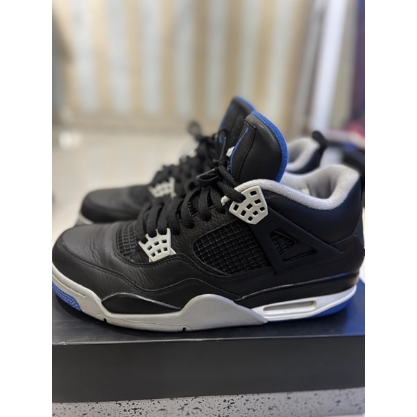 NIKE AIR JORDAN 4 RETRO