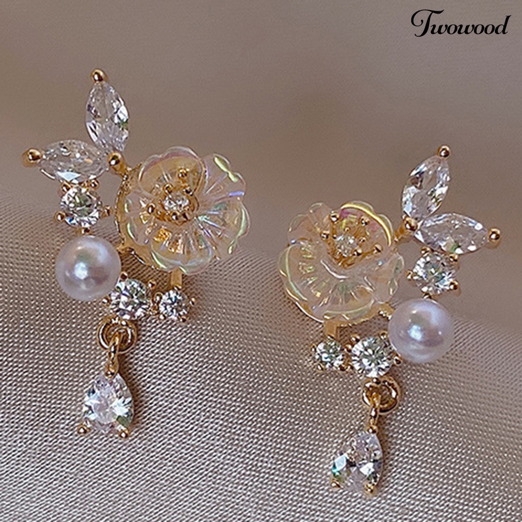 1 Pasang Anting Stud Desain Bunga Aksen Mutiara Berlian Imitasi Untuk Hadiah Ulang Tahun