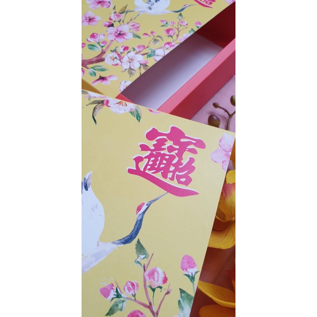 

BOX PREMIUM HAMPERS / KOTAK KUE CNY / IMLEK 22x22x8 KUNING