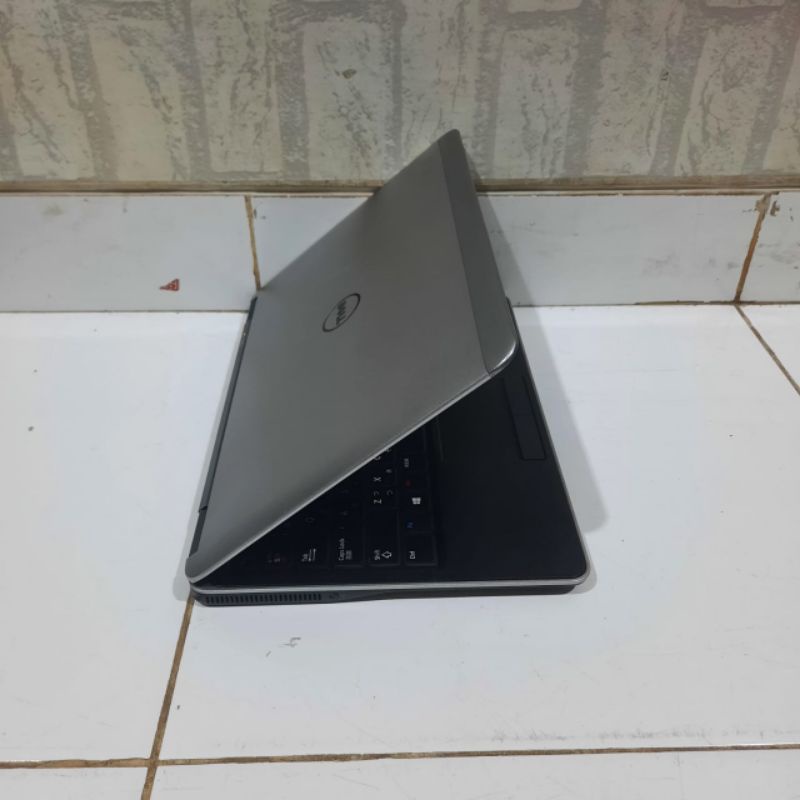 Laptop Dell Latitude E7240, Core i5-4310U Ram 4GB/SSD 128Gb Keyboard Backlight WINDOWS 10 SIAP PAKAI