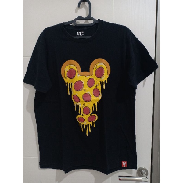 Preloved Kaos Uniqlo UT Pizza Mickey Men / Kaos Laki Pria / Uniqlo UT Pizza Mickey